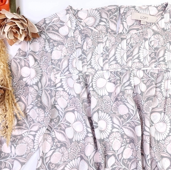 Loft Grey Pink Floral Top Sz S - Picture 12 of 13